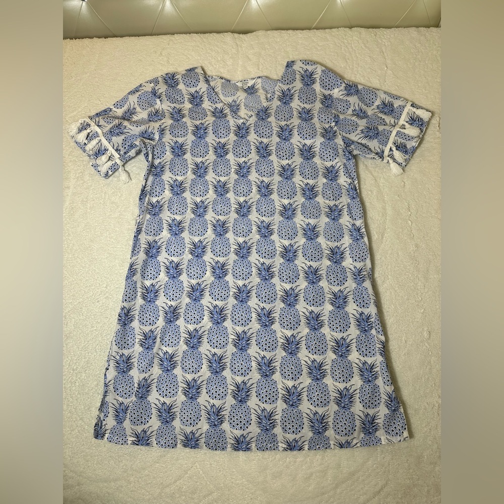 crown & ivy Blue and White Pineapple Dress or beach cover